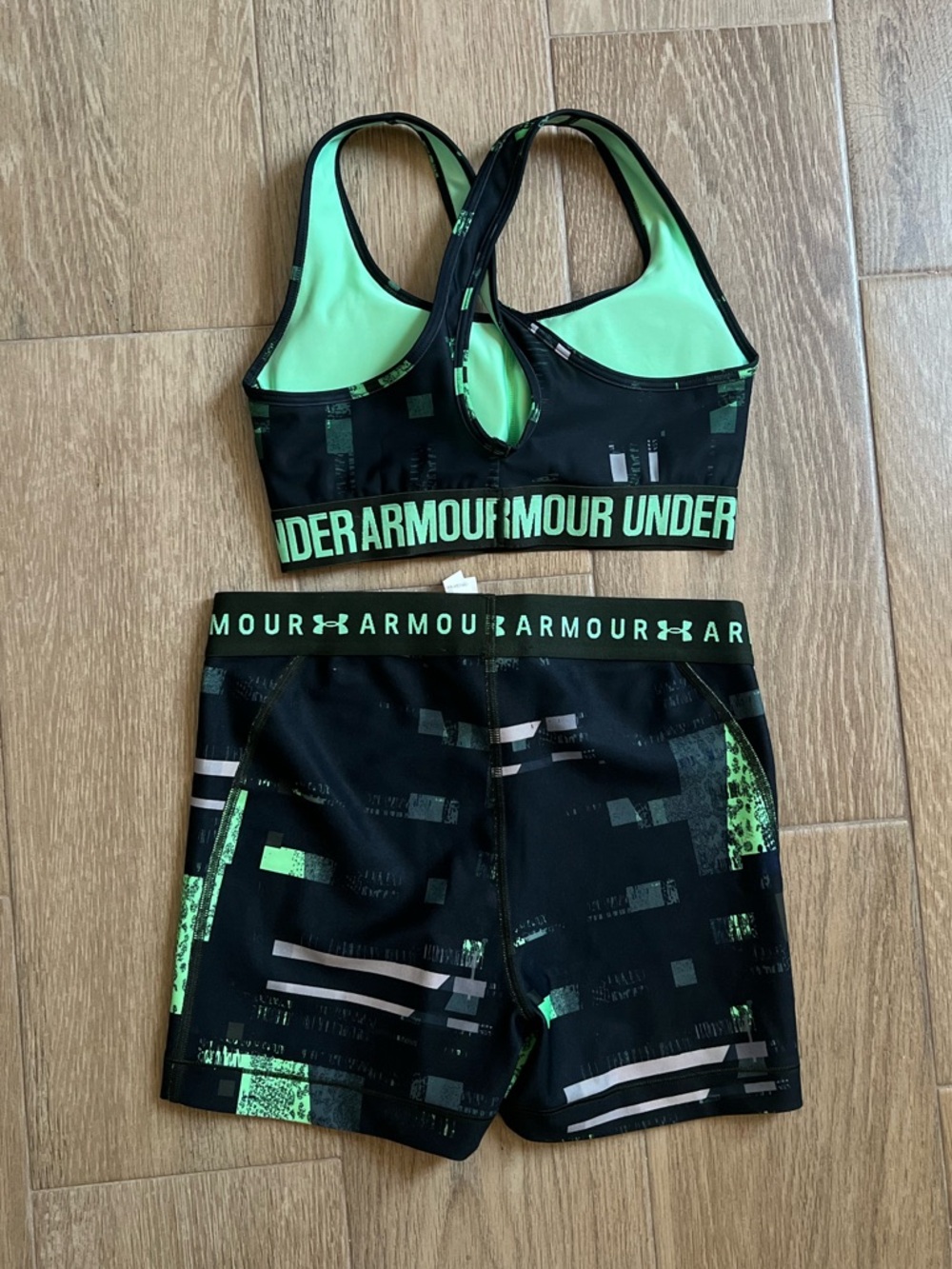 Under Armour Athletic Set - Picture 5 of 5